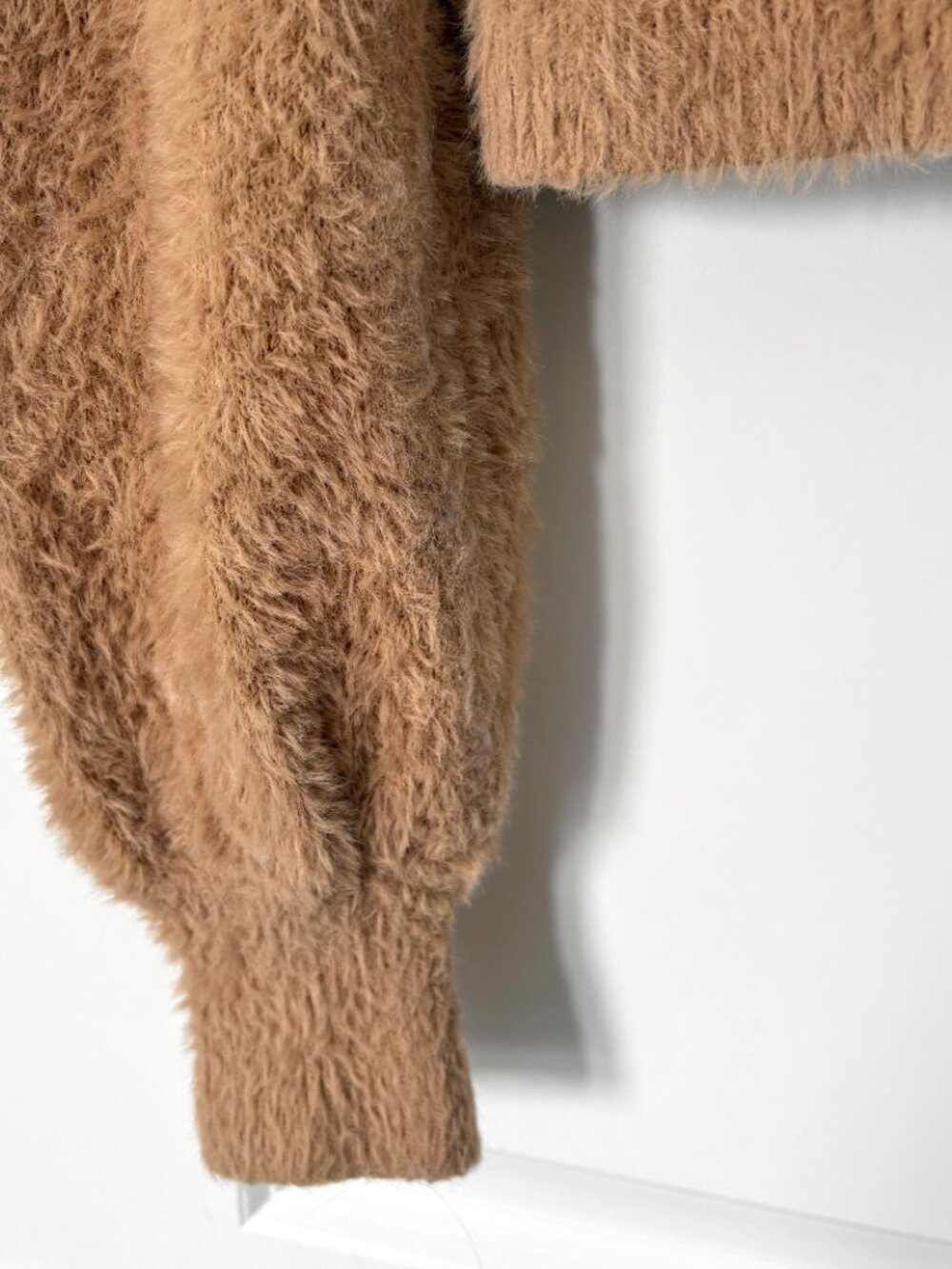 Aritzia Sunday Best Womens Fuzzy Cropped Sweater Teddy Knit Camel Size XS - Picture 3 of 6
